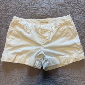 Old Navy White Bermuda Size 2 Shorts Casual Cotton Blend